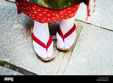 pies de geisha|Geisha Feet Fotografías e imágenes de stock .